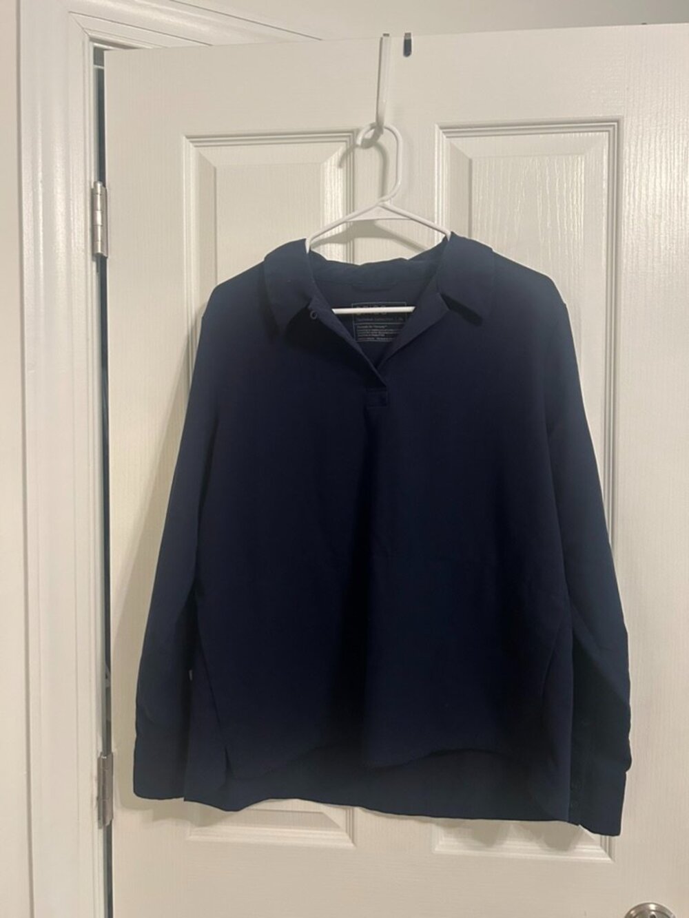 Figs Rafaela Oversized Longsleeve Scrub Top in Navy XL - Picture 2 of 7